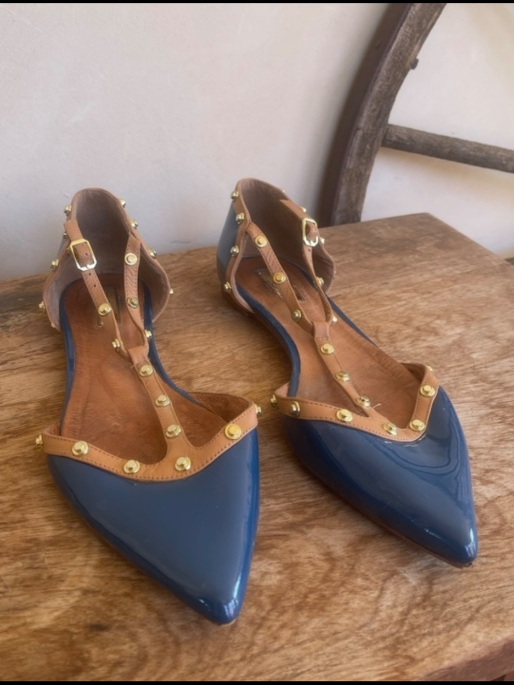 HALOGEN “Olsen” Blue Tan Gold Studded T-Strap Leather Pointed Toe Flats Sz 9.5 - Picture 6 of 11